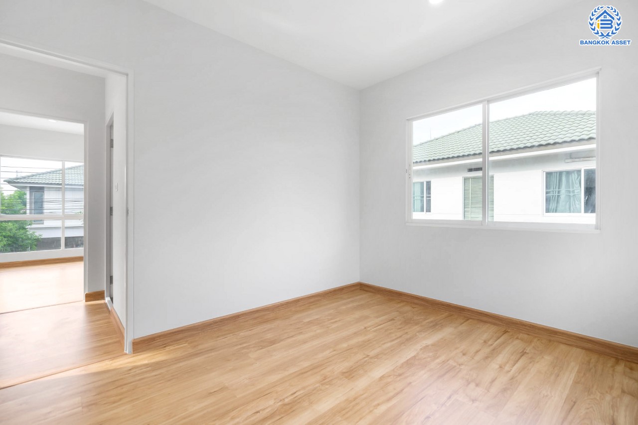 บ้านมือสองตกแต่งใหม่ สังคมคุณภาพแบรนด์ LH ม.อินนิซิโอ ปิ่นเกล้า-วงแหวน เนื้อที่ 50.4 ตร.ว. ฟังก์ชัน 3 ห้องนอน 2 ห้องน้ำ 2 ที่จอดรถ บนทำเลศักยภาพ เดินทางสะดวก เชื่อมต่อทั้งปิ่นเกล้า-ศาลายา ใกล้เซ็นทรัลเวสต์เกต รถไฟฟ้า "สถานีตลาดบางใหญ่" และทางด่วน "กาญจนาภิเษก"